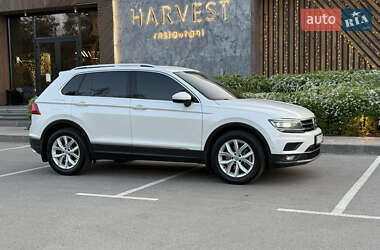 Внедорожник / Кроссовер Volkswagen Tiguan 2019 в 