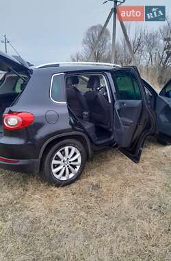 Внедорожник / Кроссовер Volkswagen Tiguan 2010 в 