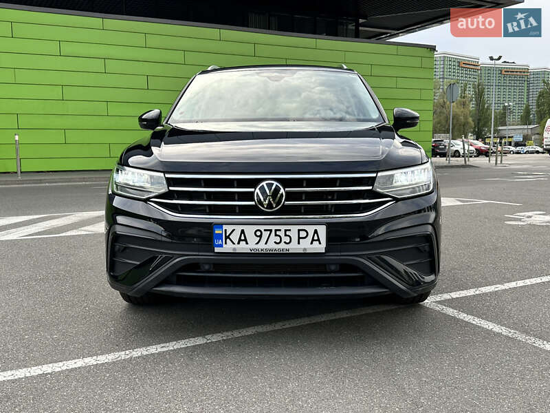 Внедорожник / Кроссовер Volkswagen Tiguan 2023 в 
