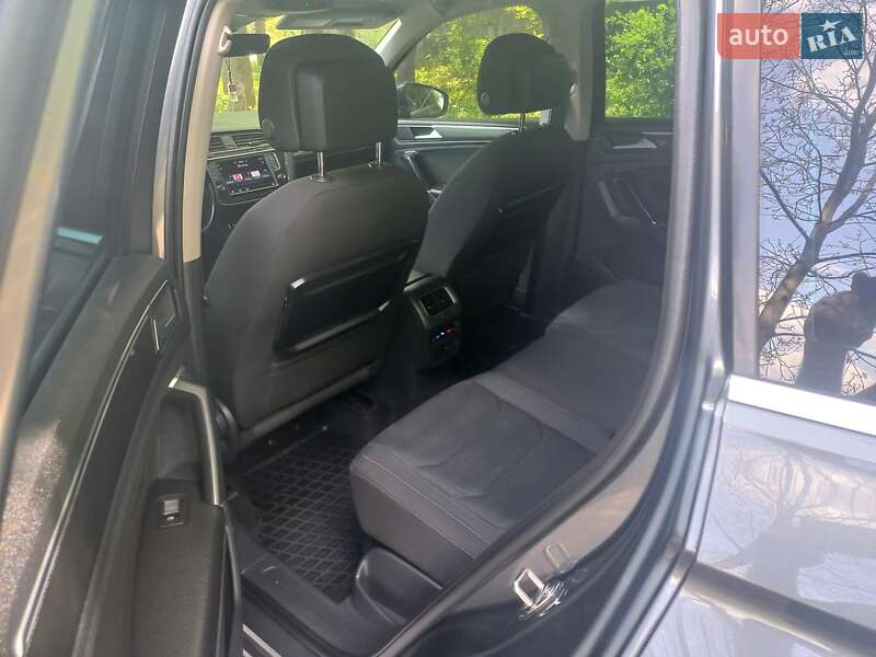 Внедорожник / Кроссовер Volkswagen Tiguan 2017 в Краснограде