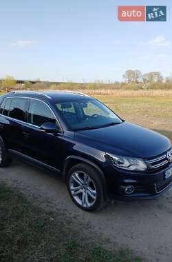Внедорожник / Кроссовер Volkswagen Tiguan 2013 в 