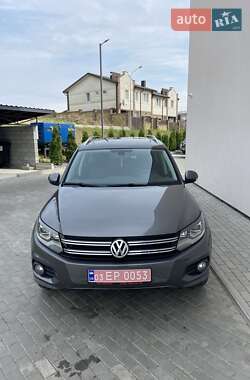 Внедорожник / Кроссовер Volkswagen Tiguan 2012 в 