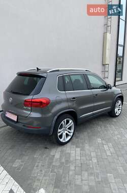 Внедорожник / Кроссовер Volkswagen Tiguan 2012 в 