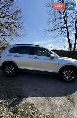 Внедорожник / Кроссовер Volkswagen Tiguan 2018 в 