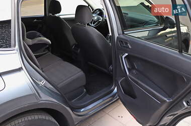 Внедорожник / Кроссовер Volkswagen Tiguan 2022 в 