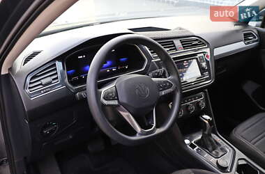 Внедорожник / Кроссовер Volkswagen Tiguan 2022 в 