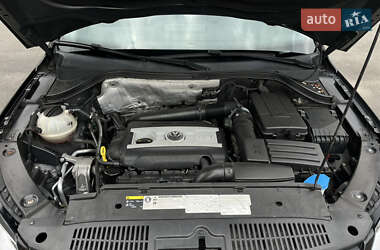 Позашляховик / Кросовер Volkswagen Tiguan 2016 в 