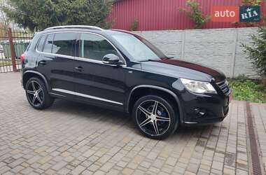 Позашляховик / Кросовер Volkswagen Tiguan 2009 в 
