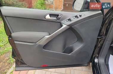 Позашляховик / Кросовер Volkswagen Tiguan 2009 в 