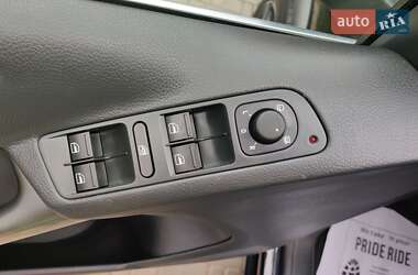 Позашляховик / Кросовер Volkswagen Tiguan 2009 в 