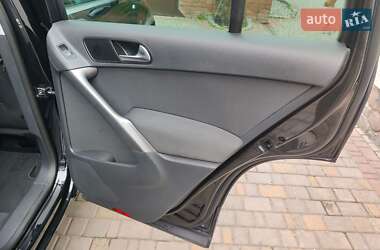 Позашляховик / Кросовер Volkswagen Tiguan 2009 в 