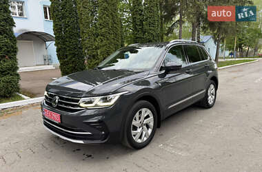 Внедорожник / Кроссовер Volkswagen Tiguan 2021 в 
