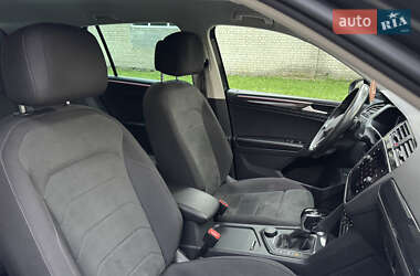 Внедорожник / Кроссовер Volkswagen Tiguan 2021 в 