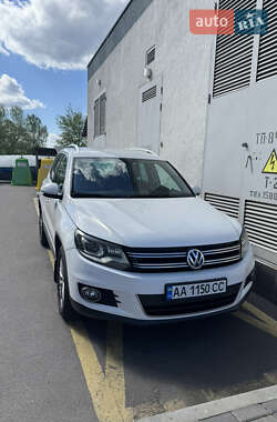 Позашляховик / Кросовер Volkswagen Tiguan 2011 в Києві