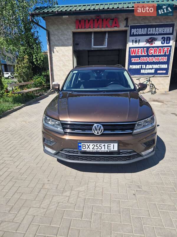 Внедорожник / Кроссовер Volkswagen Tiguan 2017 в 