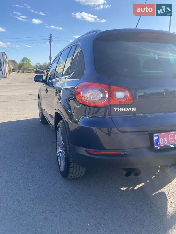 Внедорожник / Кроссовер Volkswagen Tiguan 2011 в Дубно