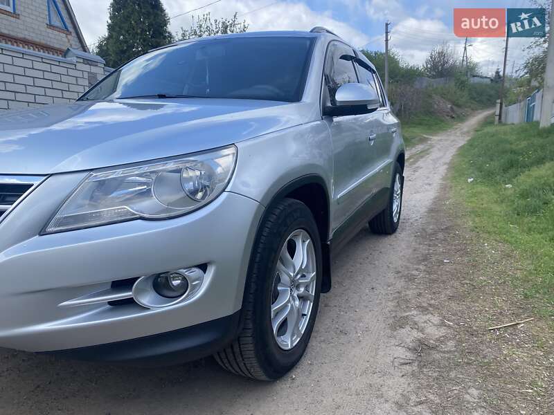 Позашляховик / Кросовер Volkswagen Tiguan 2010 в Новій Водолагі