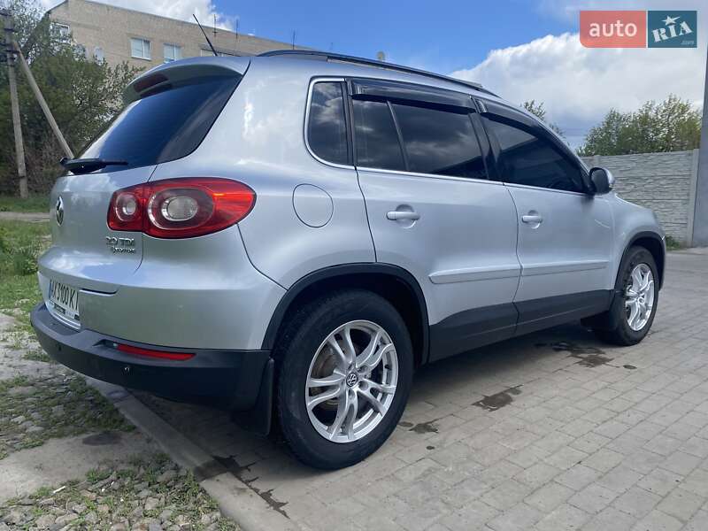 Позашляховик / Кросовер Volkswagen Tiguan 2010 в Новій Водолагі