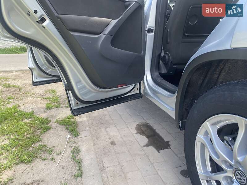Позашляховик / Кросовер Volkswagen Tiguan 2010 в Новій Водолагі