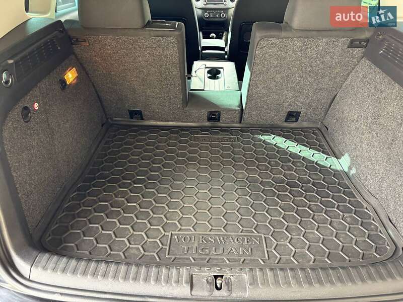 Внедорожник / Кроссовер Volkswagen Tiguan 2012 в Олевске