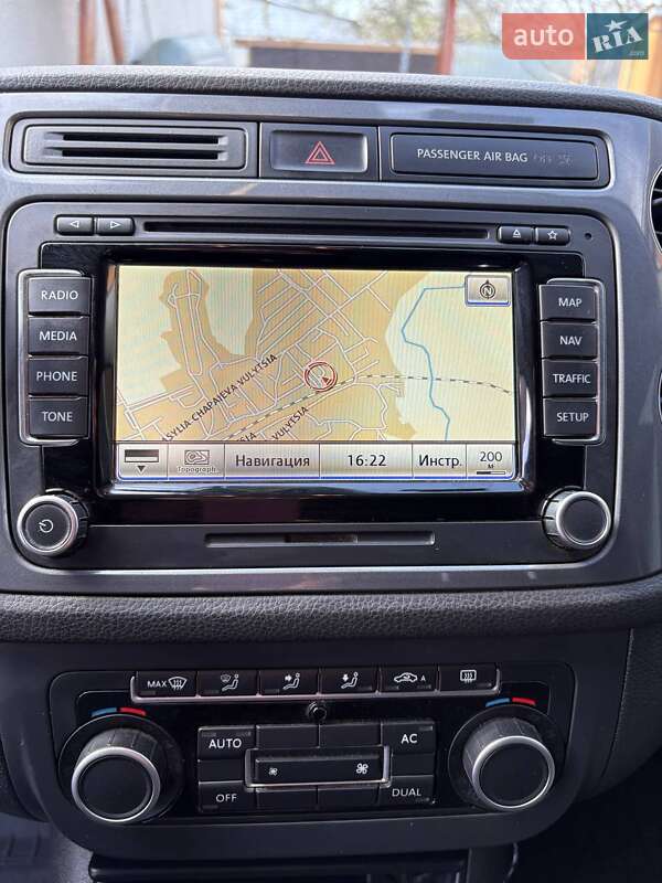 Внедорожник / Кроссовер Volkswagen Tiguan 2012 в Олевске