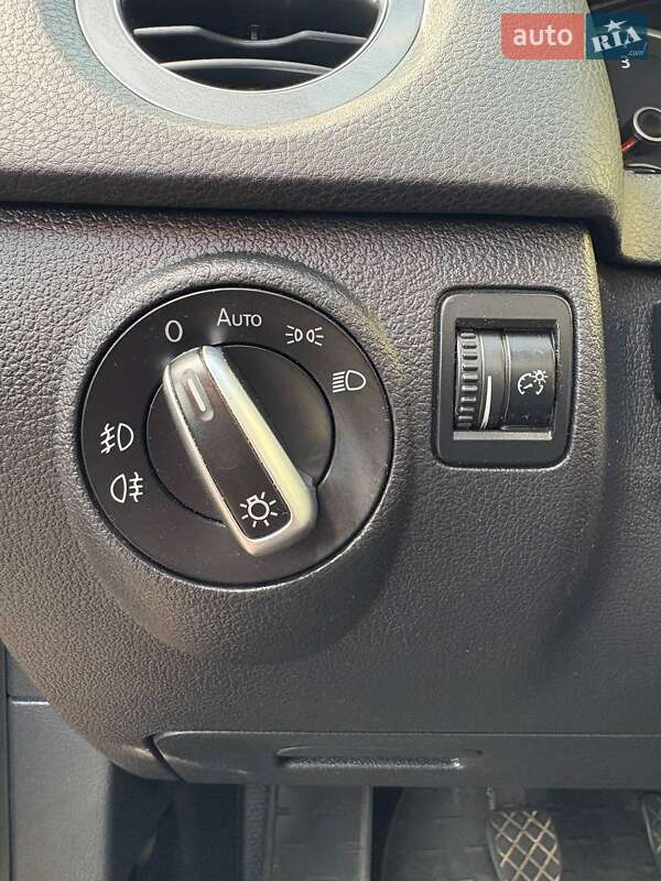 Внедорожник / Кроссовер Volkswagen Tiguan 2012 в Олевске