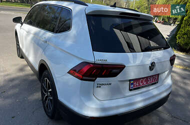 Внедорожник / Кроссовер Volkswagen Tiguan 2017 в 