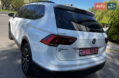 Внедорожник / Кроссовер Volkswagen Tiguan 2017 в 