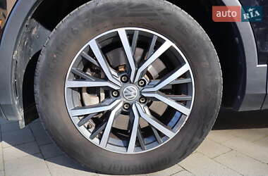Внедорожник / Кроссовер Volkswagen Tiguan 2019 в 