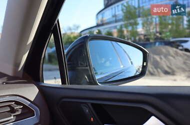Внедорожник / Кроссовер Volkswagen Tiguan 2019 в 