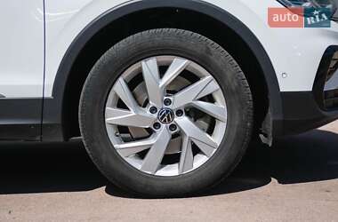 Внедорожник / Кроссовер Volkswagen Tiguan 2021 в 