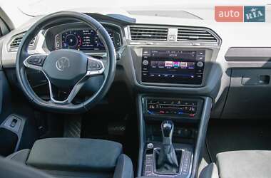 Внедорожник / Кроссовер Volkswagen Tiguan 2021 в 