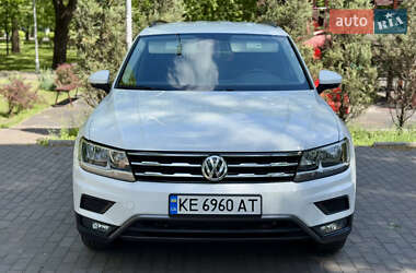 Внедорожник / Кроссовер Volkswagen Tiguan 2017 в Каменском