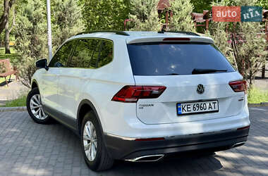 Внедорожник / Кроссовер Volkswagen Tiguan 2017 в 