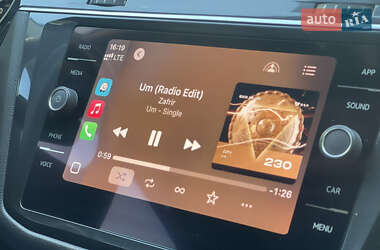 Внедорожник / Кроссовер Volkswagen Tiguan 2017 в 