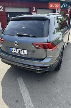 Внедорожник / Кроссовер Volkswagen Tiguan 2019 в 