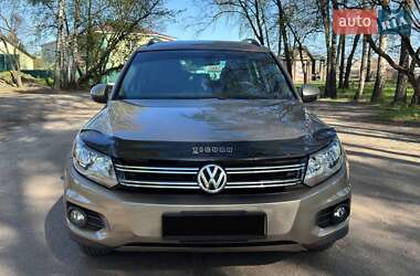 Внедорожник / Кроссовер Volkswagen Tiguan 2016 в 