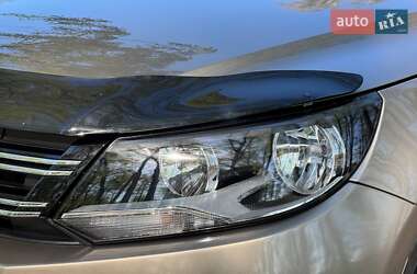 Внедорожник / Кроссовер Volkswagen Tiguan 2016 в 