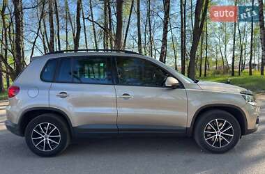 Внедорожник / Кроссовер Volkswagen Tiguan 2016 в 