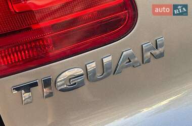 Внедорожник / Кроссовер Volkswagen Tiguan 2016 в 