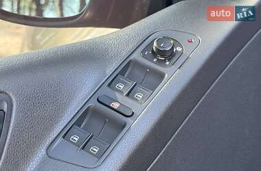Внедорожник / Кроссовер Volkswagen Tiguan 2016 в 