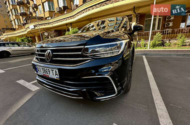 Внедорожник / Кроссовер Volkswagen Tiguan 2022 в 