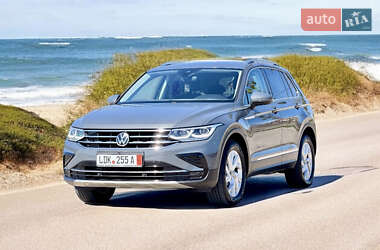 Позашляховик / Кросовер Volkswagen Tiguan 2021 в Чернівцях