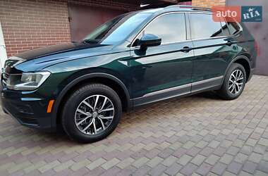 Позашляховик / Кросовер Volkswagen Tiguan 2018 в 