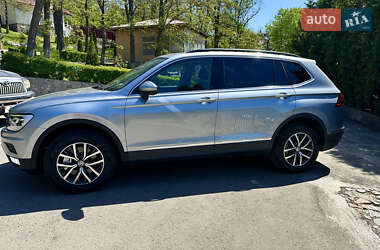 Позашляховик / Кросовер Volkswagen Tiguan 2019 в 