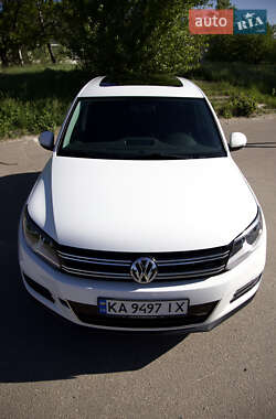 Внедорожник / Кроссовер Volkswagen Tiguan 2012 в 