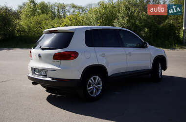Внедорожник / Кроссовер Volkswagen Tiguan 2012 в 