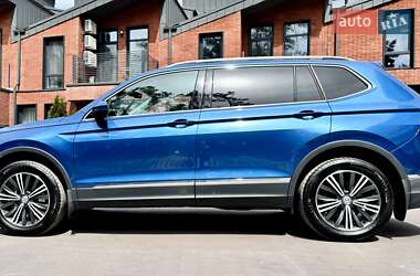 Внедорожник / Кроссовер Volkswagen Tiguan 2018 в 
