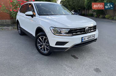 Внедорожник / Кроссовер Volkswagen Tiguan 2020 в 