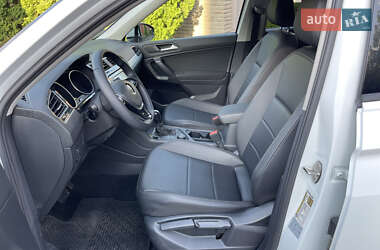 Внедорожник / Кроссовер Volkswagen Tiguan 2020 в 